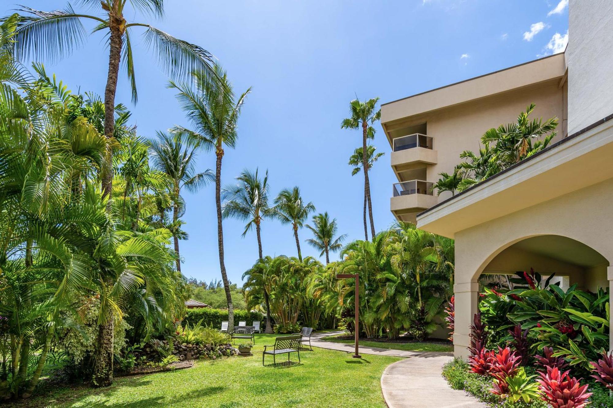 Central Kihei Gem! 3-Min Walk To The Beach & Shops Уайлеа Екстериор снимка
