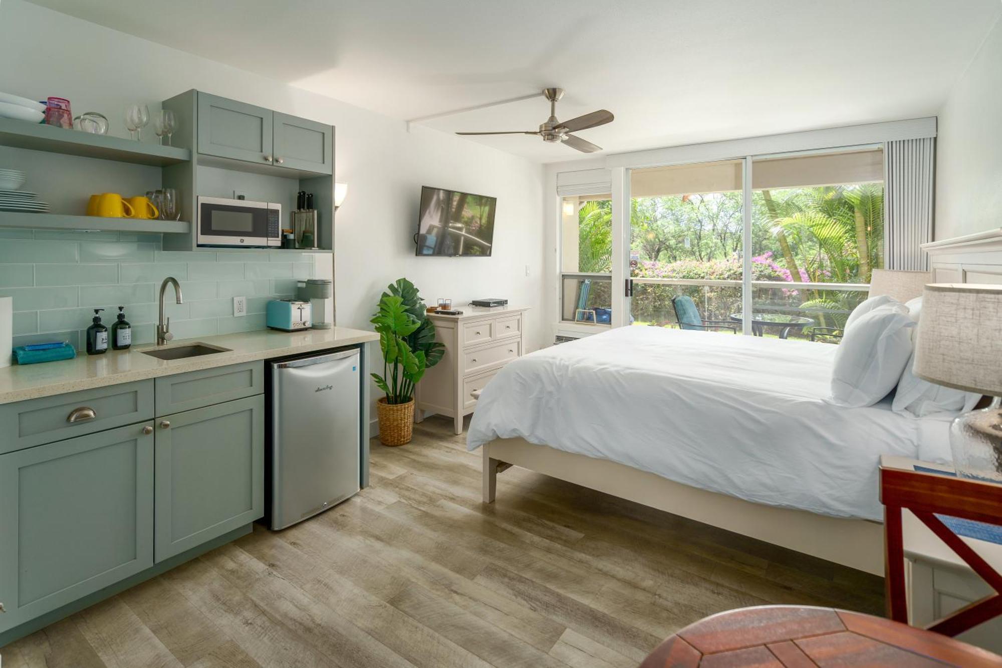 Central Kihei Gem! 3-Min Walk To The Beach & Shops Уайлеа Екстериор снимка