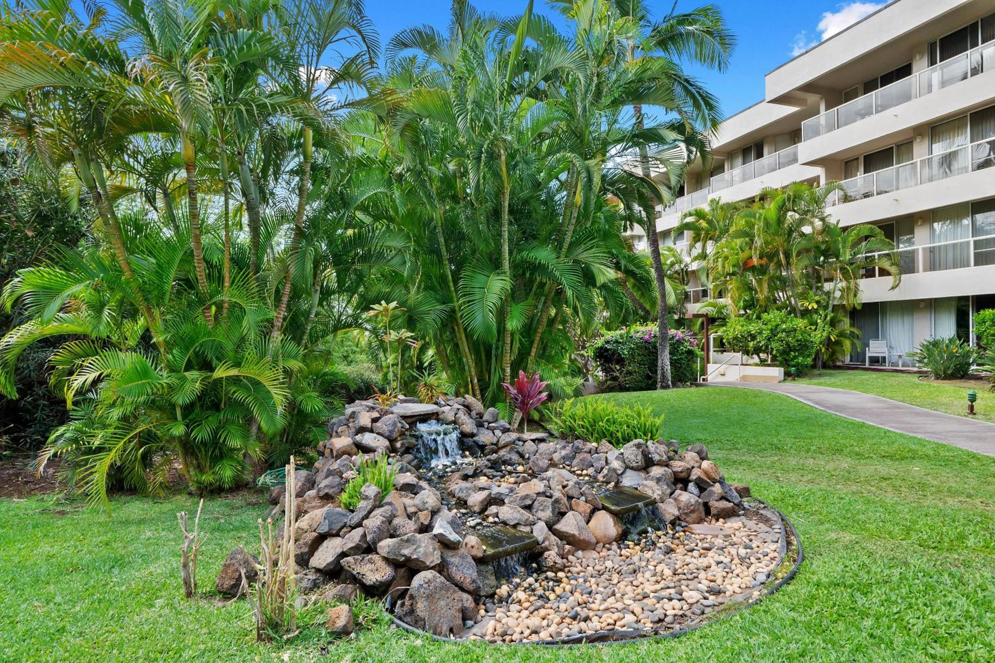 Central Kihei Gem! 3-Min Walk To The Beach & Shops Уайлеа Екстериор снимка